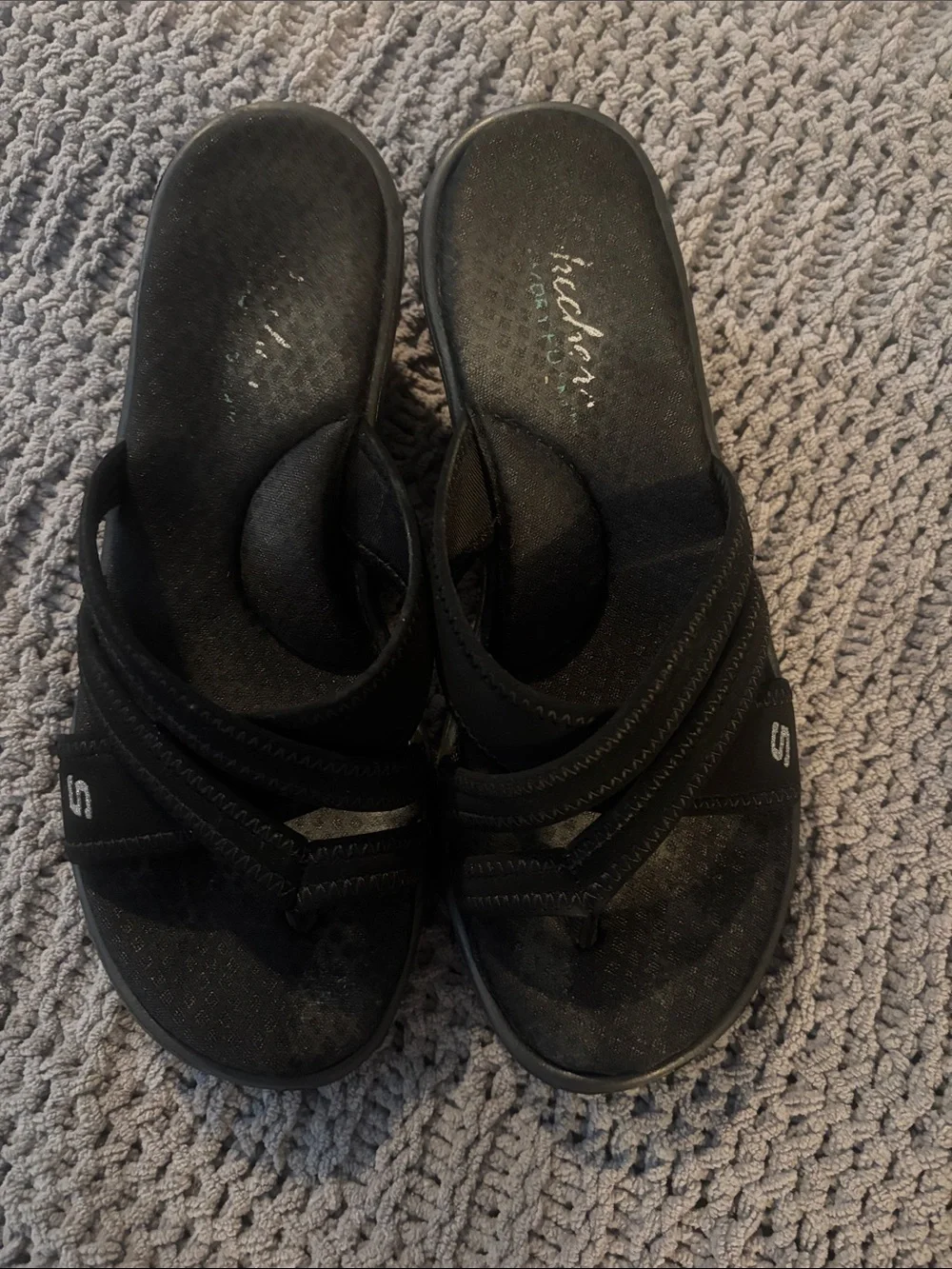 Skechers Black Slip-On Wedge strapy Sandals with Toe Loop